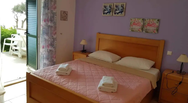 Menigos AB4G no50 Beachfront 2 Bdr Apt