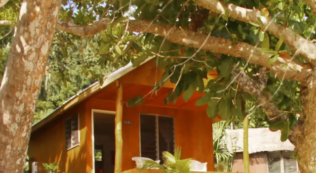 Семейное бунгало рядом с пляжем Maqai Beach Eco Resort