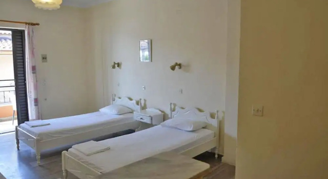 Трёхместный номер Standard с балконом Seafront Apartments