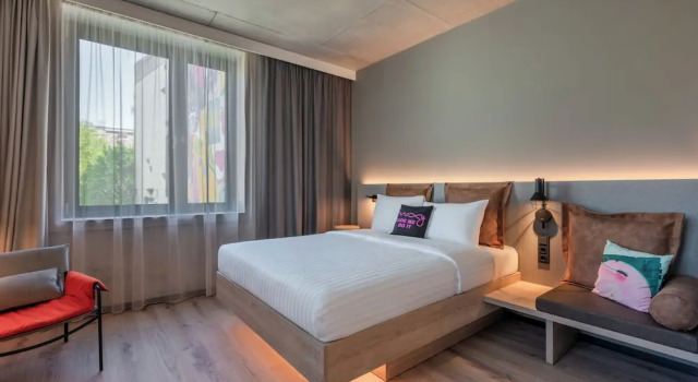 Номер Deluxe Moxy Budapest Downtown