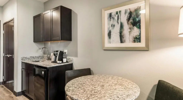 Четырёхместный люкс Holiday Inn & Suites Silicon Valley - Milpitas by IHG