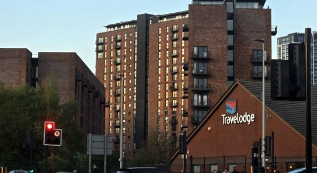 Elegant 2BD/2BA | City Centre Luxury w/ Lake View, Varaa Hotelli Salford 
