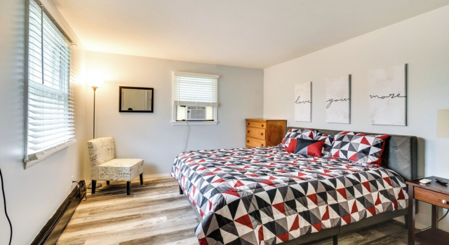 Апартаменты с 2 комнатами 4 Mi to Dtwn Rochester: Charming Apt w/ Patio!