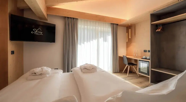 Полулюкс Spires Hotel