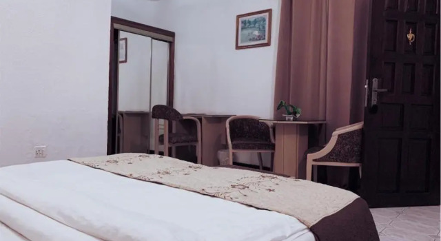 Люкс Hill View Hotel West Airport