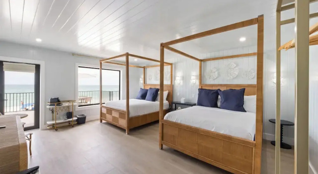 Семейный люкс Luxury с 2 комнатами рядом с пляжем Seabreeze at Anna Maria Island Inn