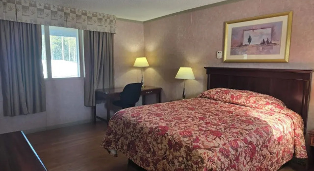 Номер Deluxe The Village Inn Motel