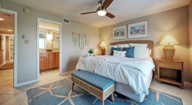 Sleeps 16 2 Beachfront Condos, Pool+pickleball+tennis Island Retreat Complex