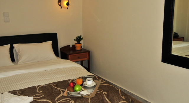 Portiani Hotel, Prenota Hotel Adamas Milo
