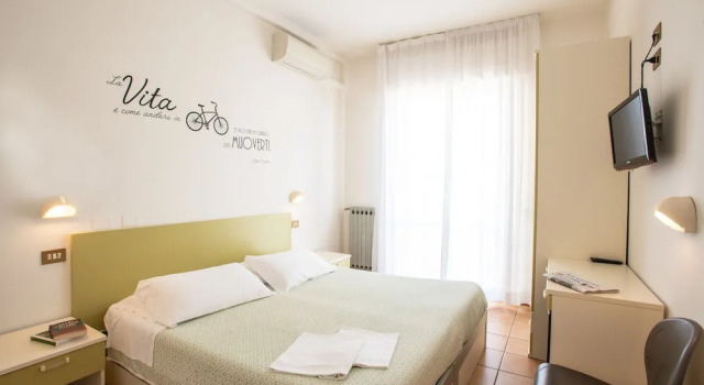 Трёхместный номер Standard с балконом Eco-Hotel Edy