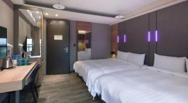 Четырёхместный номер Standard с балконом KIWI SHARE HOTEL ZHONGLI