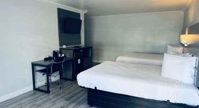Четырёхместный люкс SureStay by Best Western Fresno Central