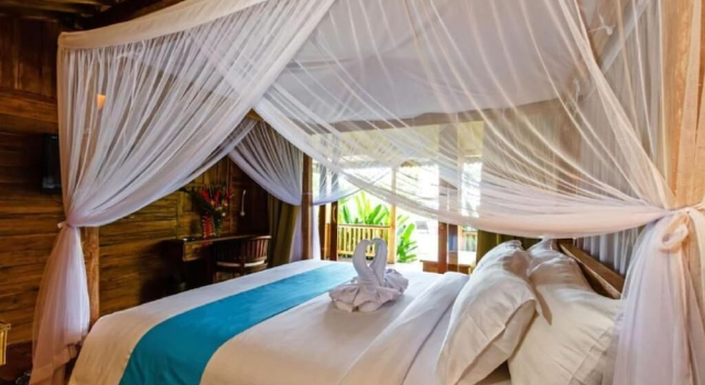 Bungalow Deluxe con balcone e con vista sul cortile Bali Natha Beach Front
