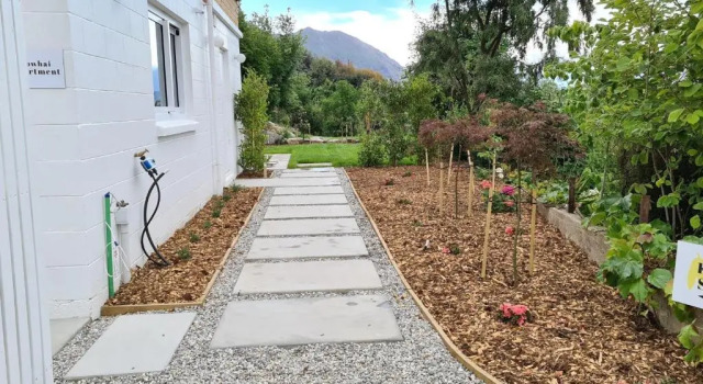 Kowhai Studio -private opposite golf course in central Wanaka