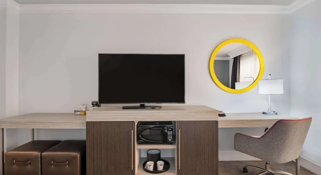 Люкс c 1 комнатой с балконом Hampton Inn & Suites Stamford