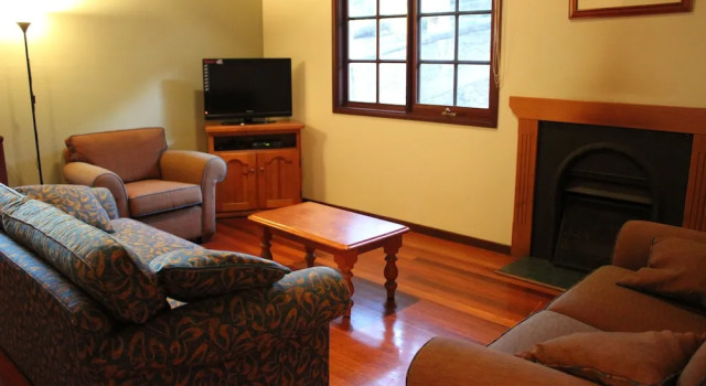 Nirvana Spiritual Retreat, Đặt Khách sạn Cobark 
