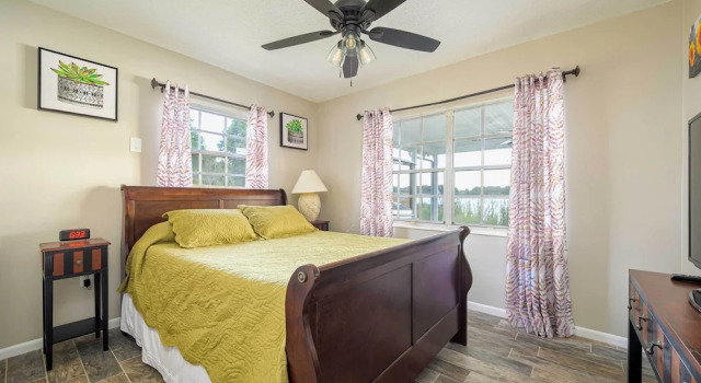 Коттедж Hook, Line & Leisure: Lakefront Gem w/ Porch!