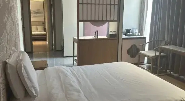 Семейный люкс c 1 комнатой Kaifeng Wansui Mountain Great Song Martial Arts City Moshang Qingya Hotel