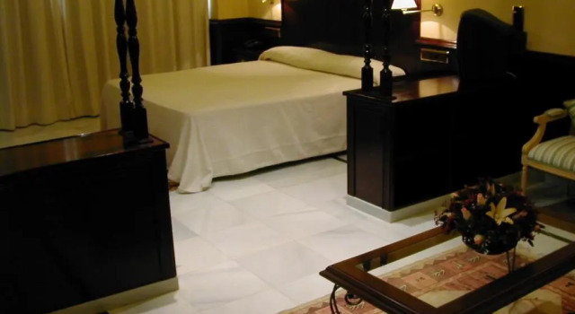 Полулюкс Hotel Las Acacias