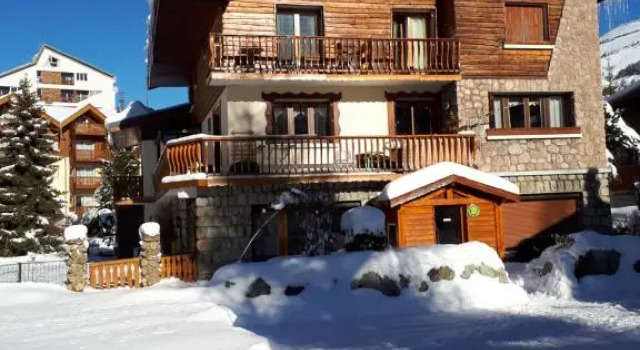 Le Chalet, Забронировать Шале Коттеджи Ле-дез-Альп, рядом с Горнолыжный подъемник Кот Брун, Коттедж