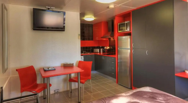 Студия Halls Creek Motel