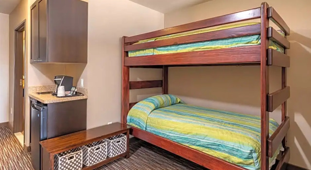 Четырёхместный люкс Holiday Inn Express & Suites Indio - Coachella Valley by IHG