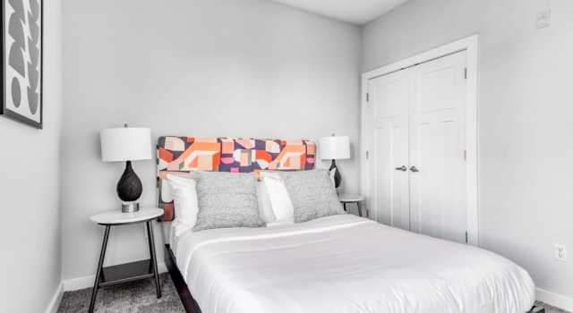 Апартаменты c 1 комнатой CozySuites Music Row Bold 1BR in Midtown Nashville