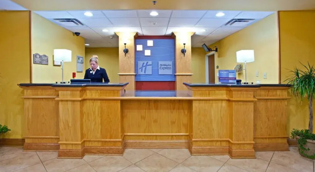 Holiday Inn Express Hotel & Suites Louisville South - Hillview, Rezervovat Hotel Shepherdsville Kentucky