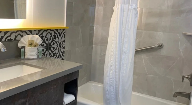 Люкс Deluxe c 1 комнатой Oasis Inn and Suites