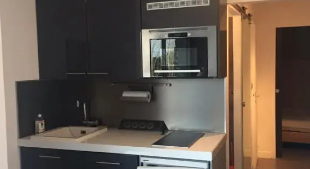 Joli petit appartement rénové au centre du Boucanet, Rezerwuj Apartament Hotele w Camargue z parkingiem, Parking