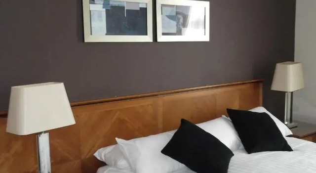 Полулюкс OYO Devonshire Park Hotel