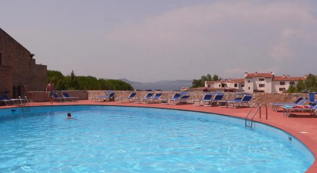 Трёхместный номер Standard с видом на бассейн Hotel Olimpia