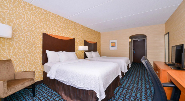 Четырёхместный номер Standard Fairfield Inn Marriott Rochester Airport