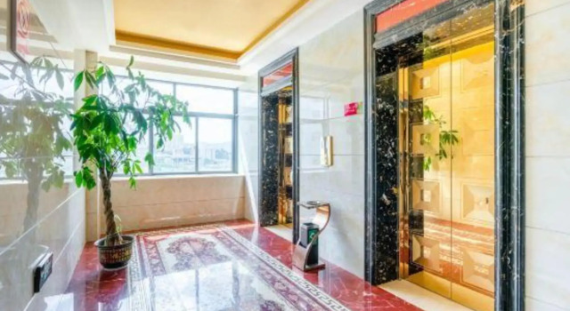 Yunkang International Hotel (Qujing Wanda Bund Branch), Rezerwuj Hotel Hotele w Qujing z parkingiem, Parking