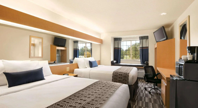 Четырёхместный номер Standard Microtel Inn & Suites by Wyndham Culpeper