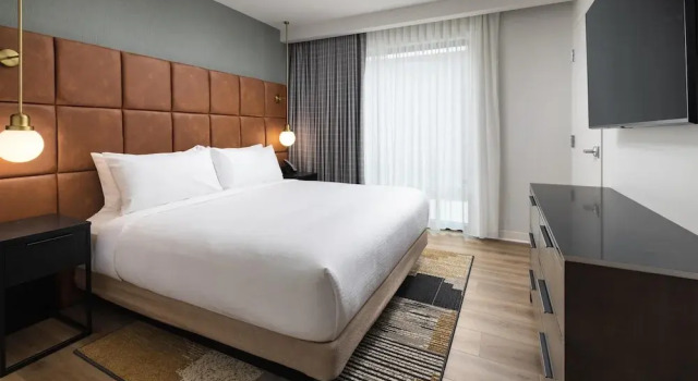 Двухместный люкс Embassy Suites By Hilton Chattanooga Downtown