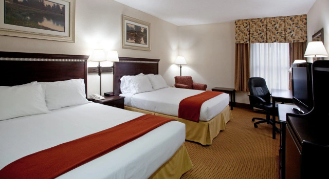 Четырёхместный номер Standard Holiday Inn Express Hotel & Suites Lexington-Hwy 378