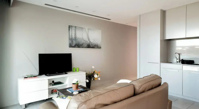 Modern Studio With Free Wifi And Parking, Забронировать Отель Канберра Австралийская столичная территория, рядом с Canberra Railway Museum