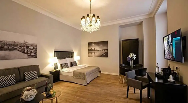 Полулюкс Little King Hotel U Malvaze