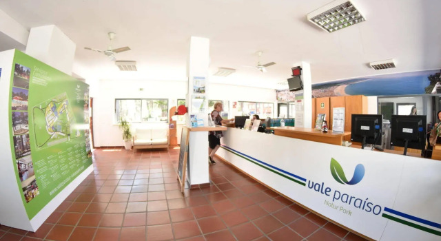 Camping Vale Paraiso, Varaa Lomakeskus Hotellit Oeste aamiaisella, Aamiainen