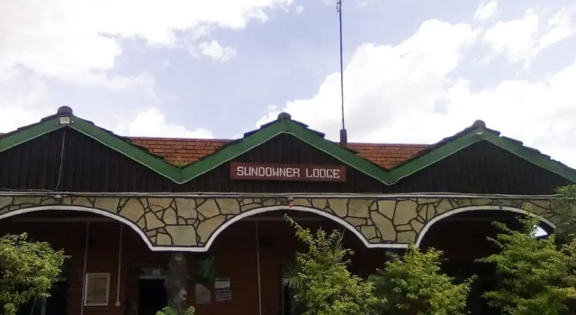 Sundowner Lodge, Rezervovat Penzión se snídaní Levné hotely v Nakuru