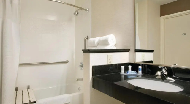 Четырёхместный номер Standard Fairfield Inn & Suites by Marriott Quincy