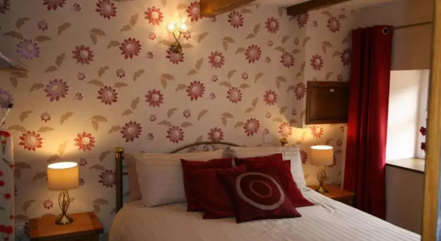 Larch Cottage Ruston with hot tub, dogs go free, Забронировать Отель Отели Северного Йоркшира с парковкой, Парковка
