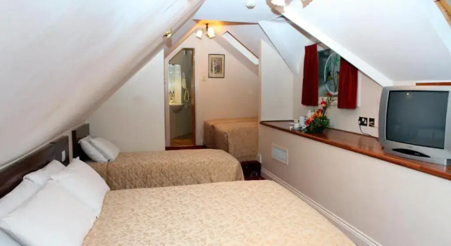 Семейный номер Standard Gatwick Cambridge Hotel