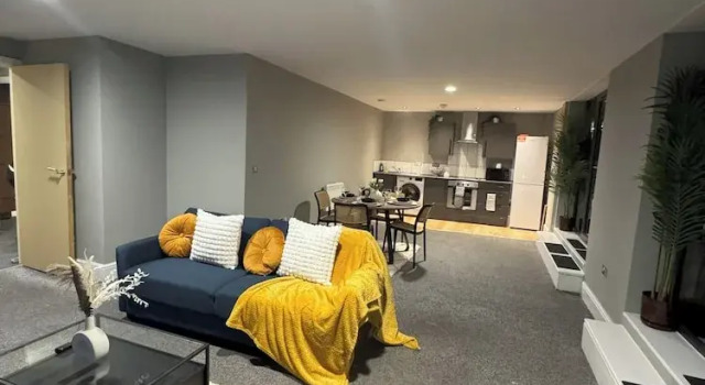 Modern 2 Bedroom City Oasis in Manchester