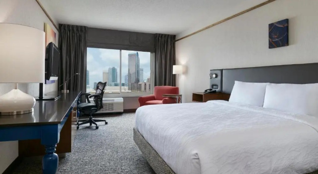 Двухместный люкс c 1 комнатой Hilton Garden Inn Charlotte Uptown