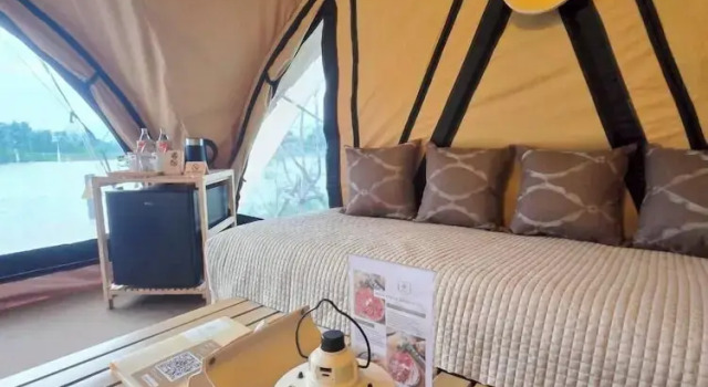 Тент с видом на озеро Camp Cayla - COASTA