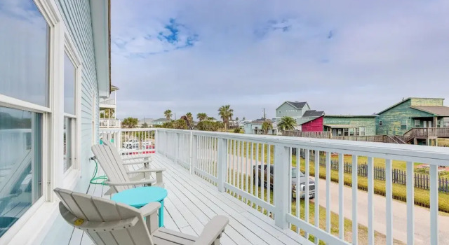 Коттедж с 3 комнатами с балконом Steps to Beach: Galveston Vacation Rental!