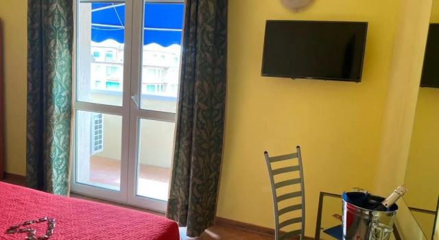 Hotel Villa Colombo, Buchen Sie Hotel Hotels in Versilia mit Pool, Schwimmbad