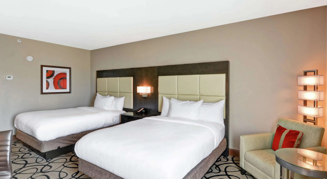 DoubleTree by Hilton Hattiesburg, MS, Забронировать Отель Отели Хаттисберг с бассейном, рядом с Lake Terrace Convention Center, Бассейн